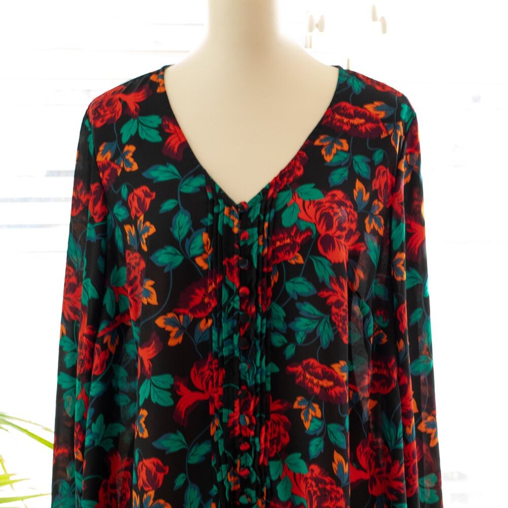 Torrid Floral Blouse Size with "Tuxedo-esque button front" Size 1 (14-16)